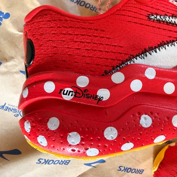 NEW Brooks RunDisney Ghost Max 2 Minnie Mouse Women’s Running Shoes - Size 8 - Picture 5 of 15